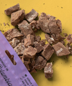 WILD VIBES TREAT CO. KANGRAROO & BONE BROTH TREATS 58G