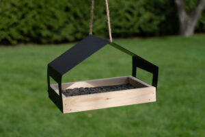 GABLE PLATFOR BIRD FEEDER, BLACK