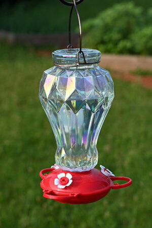IRIDESCENT GLASS HUMMINGBIRD FEEDER